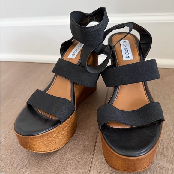 Steve Madden Black and Tan Wedge Sandals - Picture 7 of 8